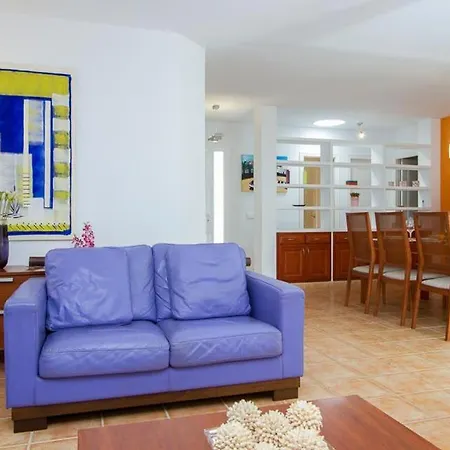 Playa Blanca Sleeps 6 Pool Air Con Wifi Villa Playa Blanca (Lanzarote)