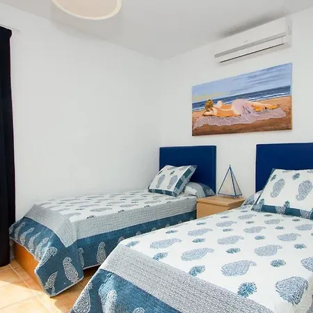 Playa Blanca Sleeps 6 Pool Air Con Wifi *