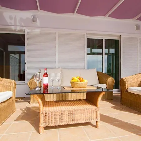 Playa Blanca Sleeps 6 Pool Air Con Wifi Willa