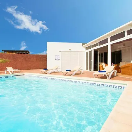 Playa Blanca Sleeps 6 Pool Air Con Wifi *